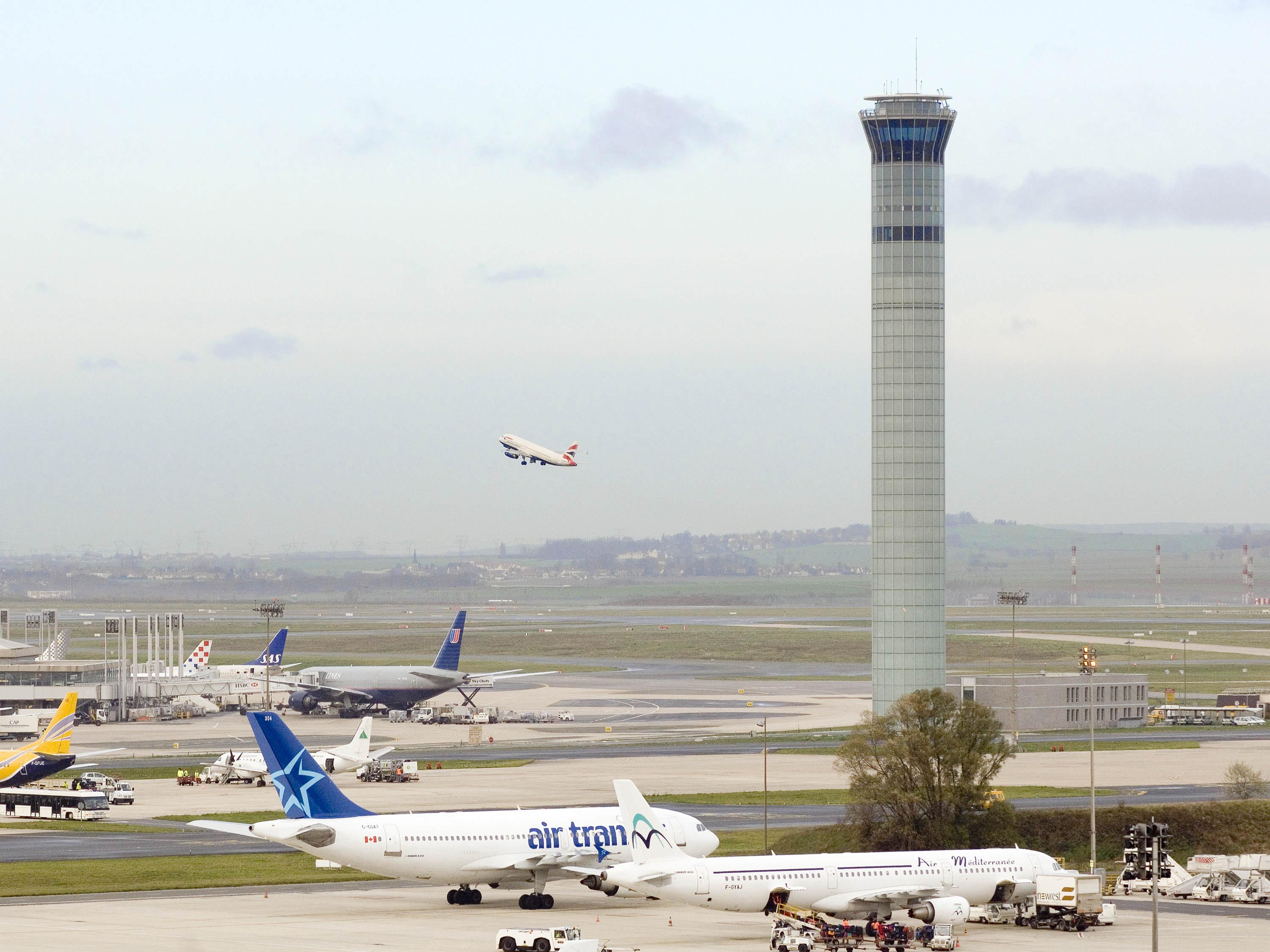 Hotel Ibis Paris Coeur D'Orly Airport Exterior foto