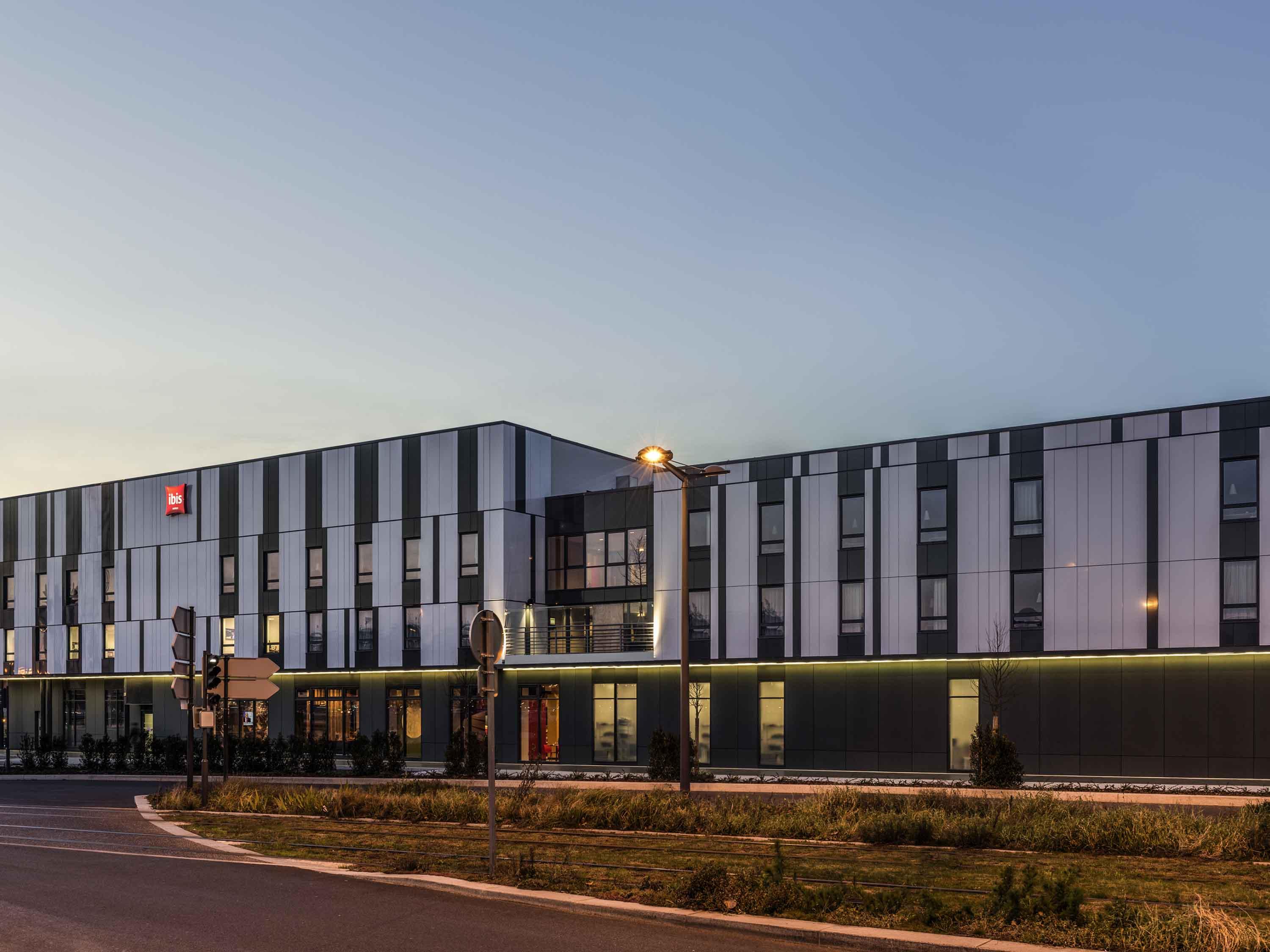 Hotel Ibis Paris Coeur D'Orly Airport Exterior foto